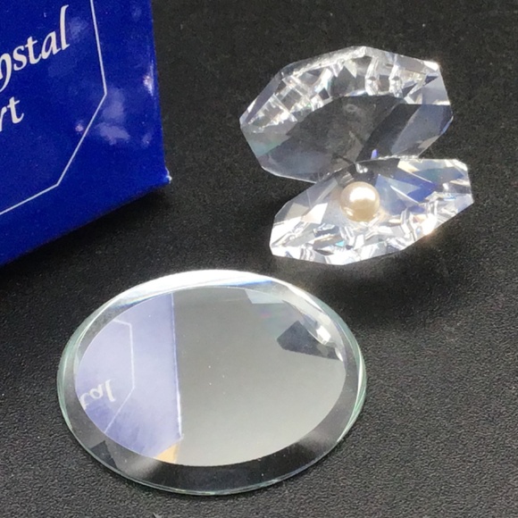 Crystal Art Small crystal clam shell with faux pearl and Mirror. Made in England - Picture 6 of 6